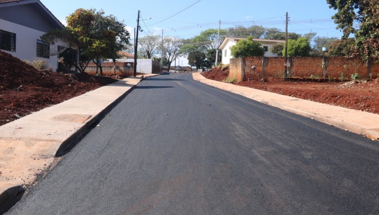 Cafelândia finaliza pavimentação asfáltica no Bairro Floresta