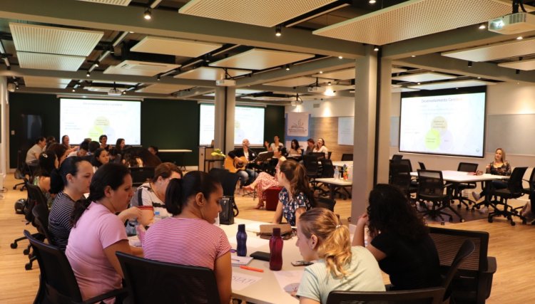 Professores de Cafelândia participam de palestra de capacitação