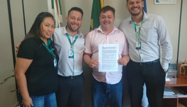 Parceria entre Prefeitura de Formosa do Oeste e Sicoob oferece taxas especiais em crédito consignado a servidores.