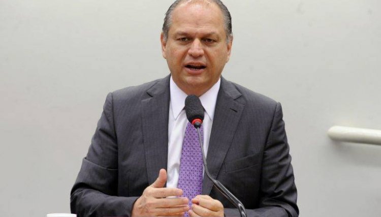 Médicos e deputados defendem volta imediata às aulas presenciais no Brasil