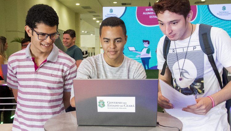 Núcleo de União da Vitória doa celulares e notebooks para alunos no PR