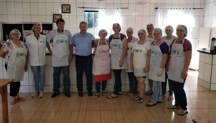 Cafelândia promove curso de culinária para produtoras rurais