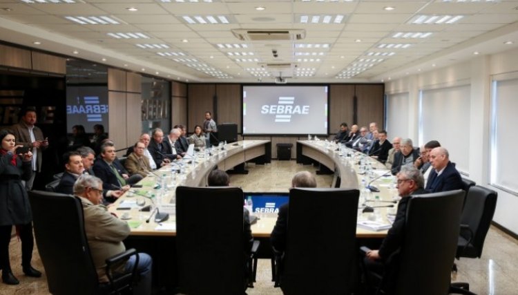 Entidades que formam o G7, entregam propostas para candidatos ao governo do Paraná
