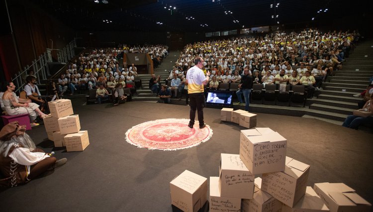 Professores refletem importância do acolhimento e debatem novos desafios da educação