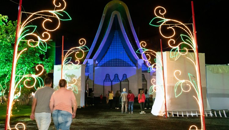 Natal de águas e Luzes de Foz terá show de padre Reginaldo Manzotti e autos natalinos em toda a cidade