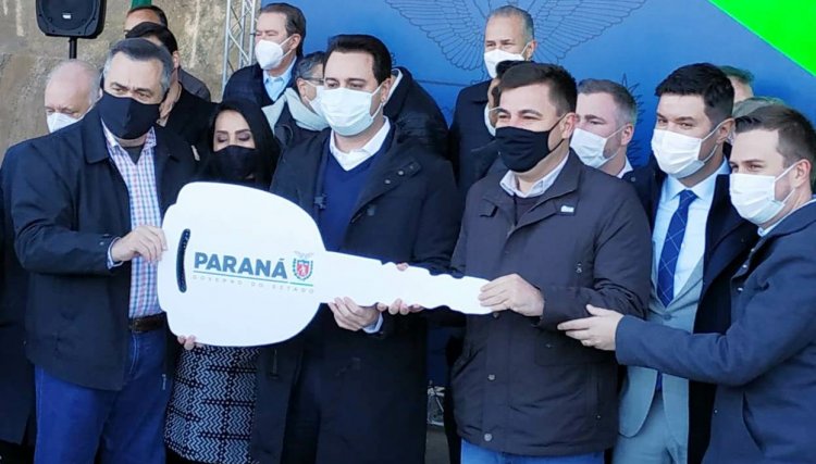 Presidente da AMP e prefeito de Jesuítas Junior, recebe do governador 1.192 veículos para os municípios do PR