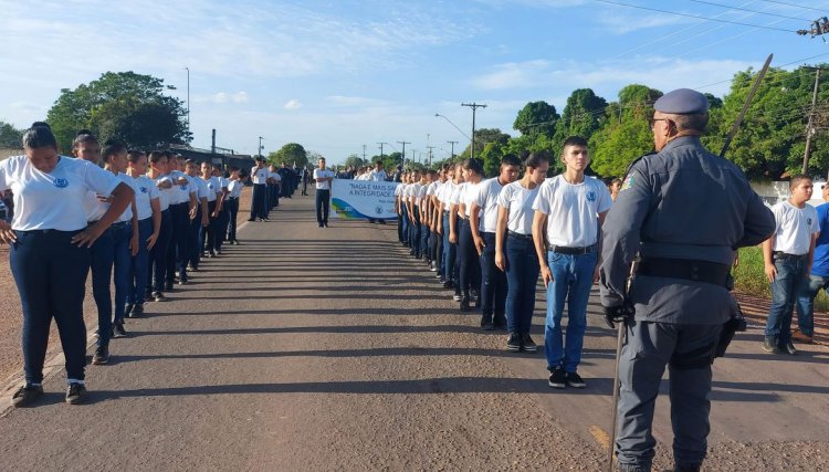 Governo publica decreto que revoga escolas cívico-militares