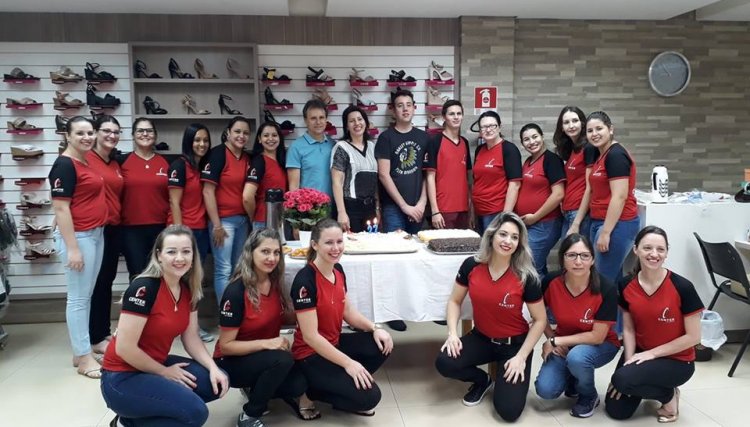 Center Calçados comemora  27 anos com café da manhã