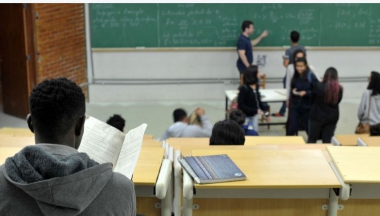 Estudantes com Fies podem suspender pagamentos até o fim da pandemia