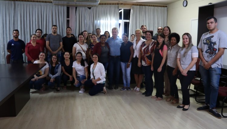 25 novos servidores são  recepcionados pelo Prefeito em Cafelândia  