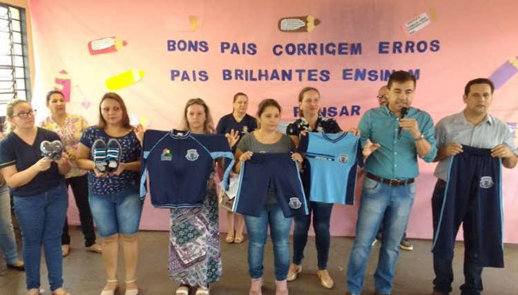 Prefeito de Jesuítas Junior Weiller recebe alunos com boas-vindas e o anúncio de investimos na educação