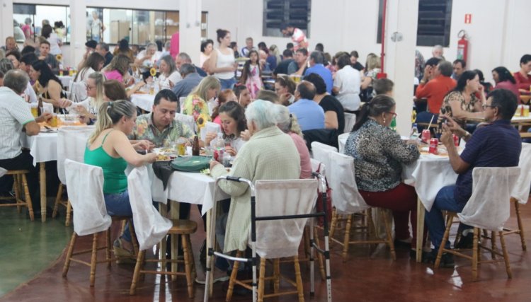 Escolas de Cafelândia promovem jantar
