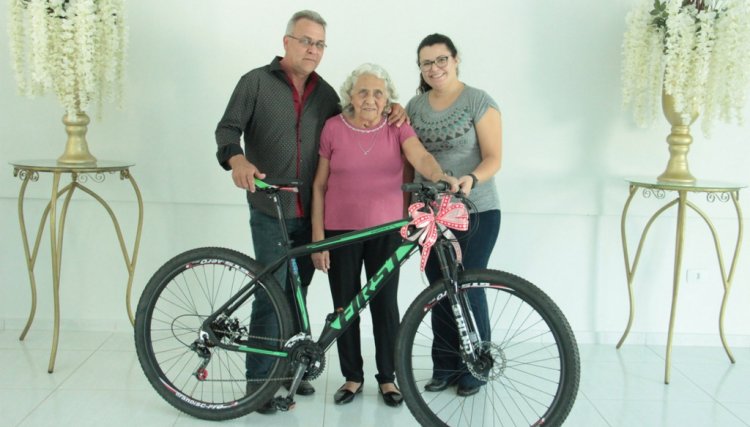 Acicaf premia ganhadores de festivendas do Dia dos Pais
