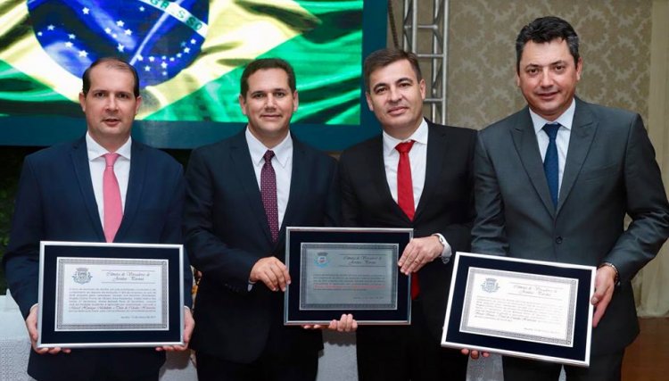 Deputados Marcel Micheletto e Sérgio Souza recebem o título de Cidadão Honorário de Jesuítas