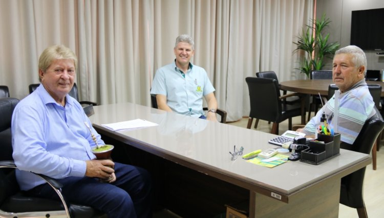 Presidente da Coopercaf visita prefeito para agradecer investimentos 