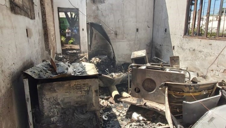 Casa é destruída por fogo em Cafelândia