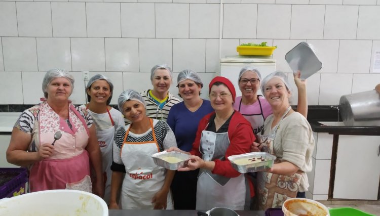 Tudo pronto para receber o público no Café Colonial hoje em Cafelândia