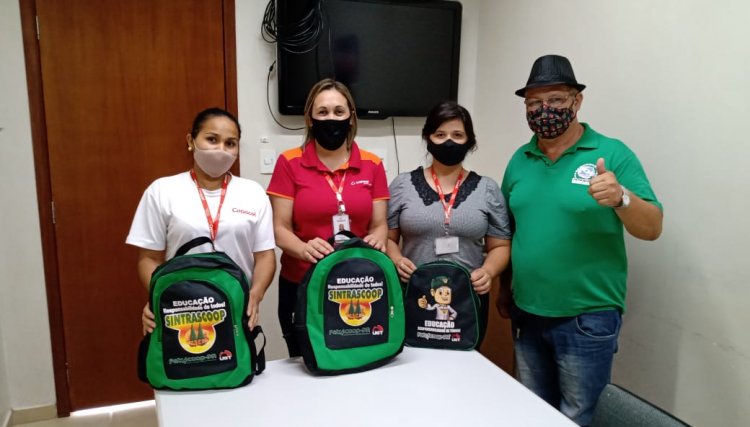 Sintrascoop continua promovendo a entrega dos Kits escolares para os associados