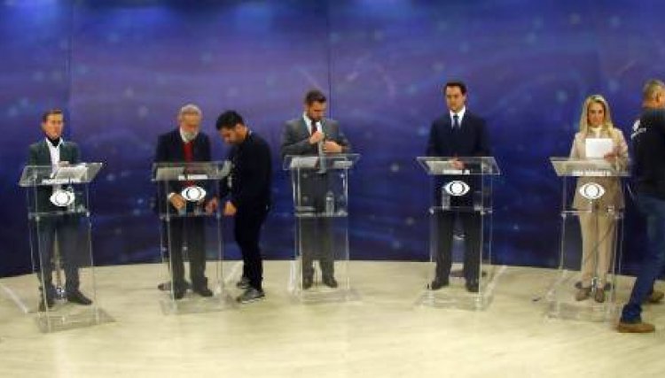 No primeiro debate para as eleições do Estado, primeiros colocados nas pesquisas, Ratinho Jr e Cida Borghetti viram alvo 