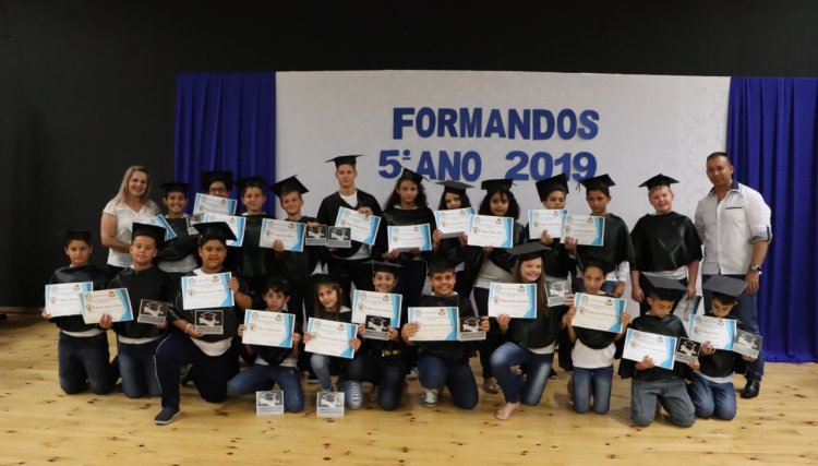 Escola Theofânio   concluem o 5º ano com Mais de 90 alunos em Cafelândia 