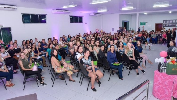 160 mulheres participam de palestra na Acicaf
