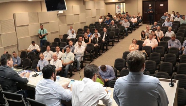 Prefeitos discutem novo piso salarial do magistério