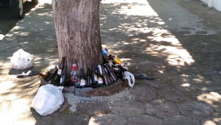 Mulher indignada manda fotos de lixo jogado em rua de Cafelândia