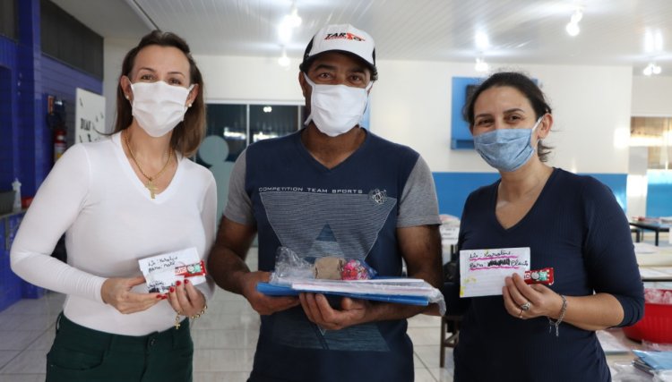 Alunos da Escola André Luiz de Cafelândia recebem os conteúdos do 2º trimestre
