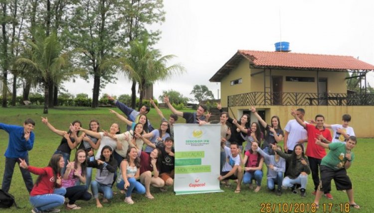 Jovens da copacol participam de treinamento vivencial