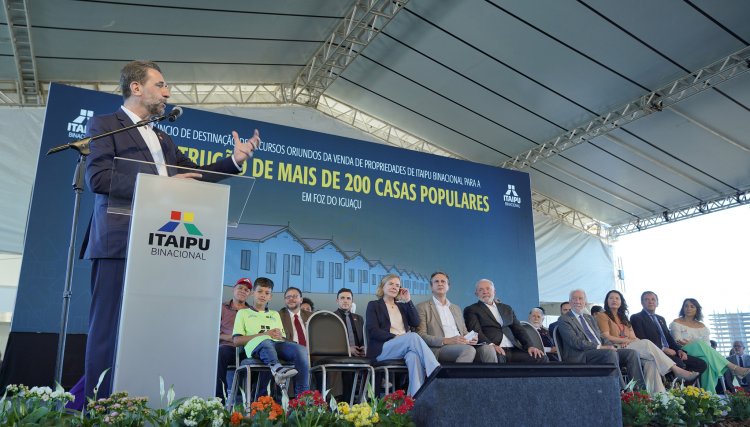 Parceria entre Estado e Itaipu vai permitir renovação de mobiliário de 286 escolas