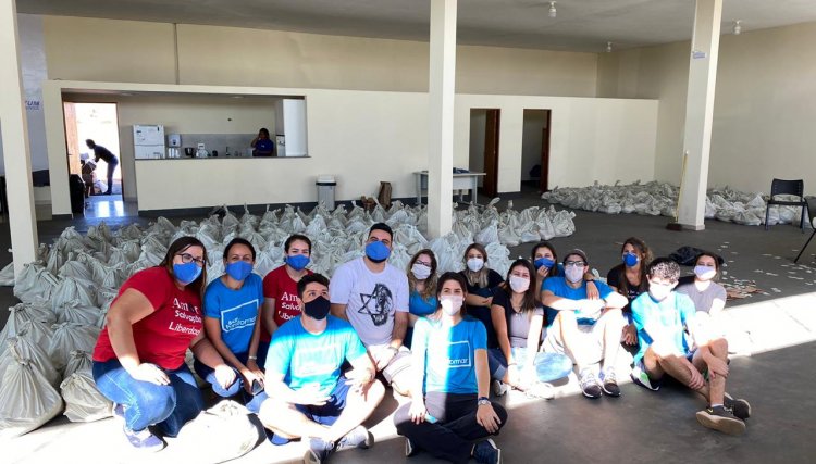 Grupo Mercado Brasilis faz a doação de 8 mil quilos de alimentos para famílias carentes 