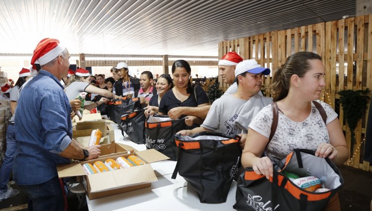 Copacol entrega cesta de Natal para os colaboradores