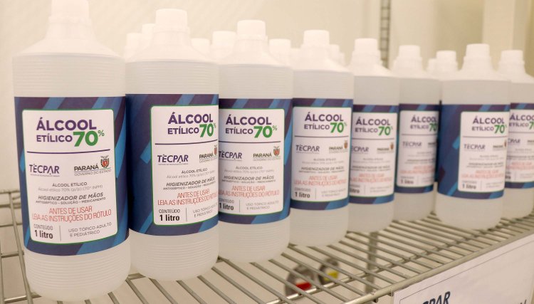 Álcool antisséptico começa a ser produzido pela Tecpar para Governo