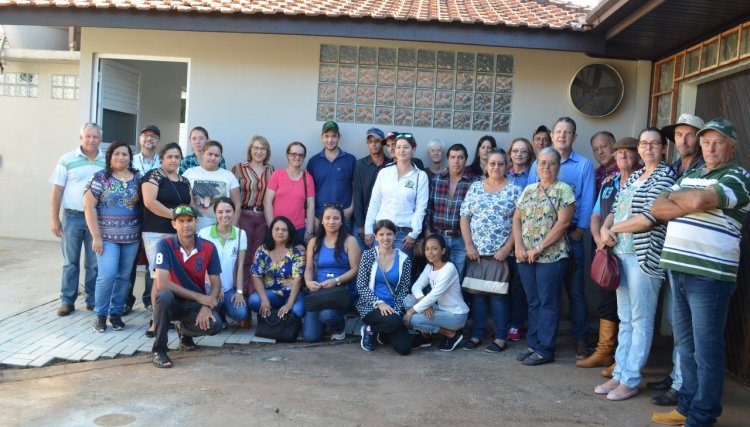 Produtores de Mamboré conhecem agroindústrias de Nova Aurora
