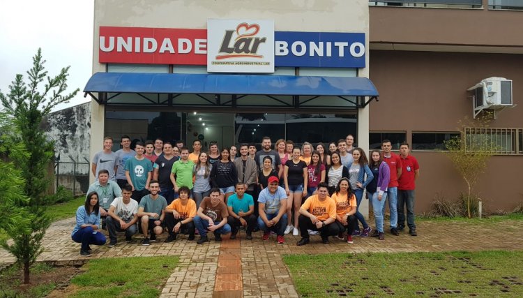 Acadêmicos da UNICA realizam visita técnica na unidade da Lar em Bonito MS