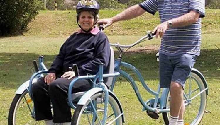 Bicicleta criada para passear com cadeirantes vira sucesso