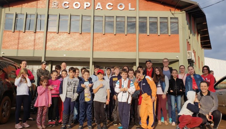 Filhos de cooperados da Copacol participam do Cooperjunior
