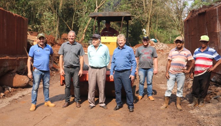 Cafelândia realiza reconstrução da ponte da Linha Pianessa