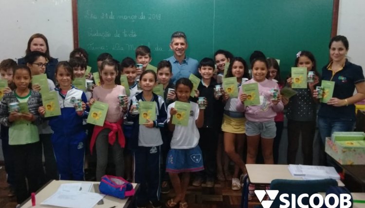 Sicoob realiza projeto de Educação Financeira nas Escolas em Assis