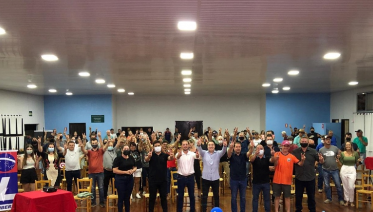 Presidente Estadual do PL marca presença em encontro do partido em Maripá