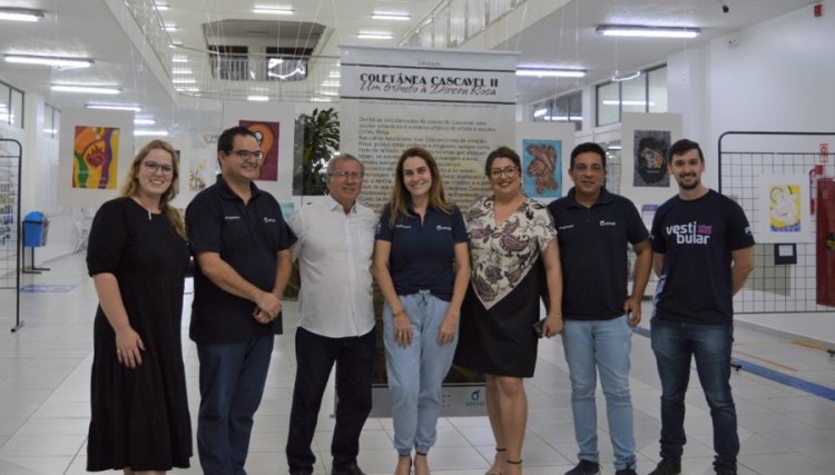 Escultor Dirceu Rosa visita a Univel para prestigiar coletânea em sua homenagem