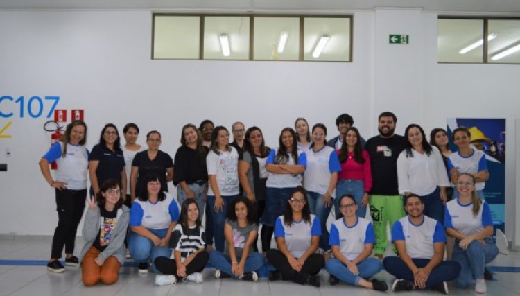 Integrantes do Programa Residência Pedagógica da Univel fazem visita de campo em escola