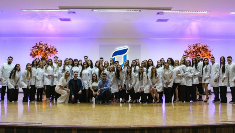 Cerimônia do Jaleco do curso de odontologia é realizada na Univel