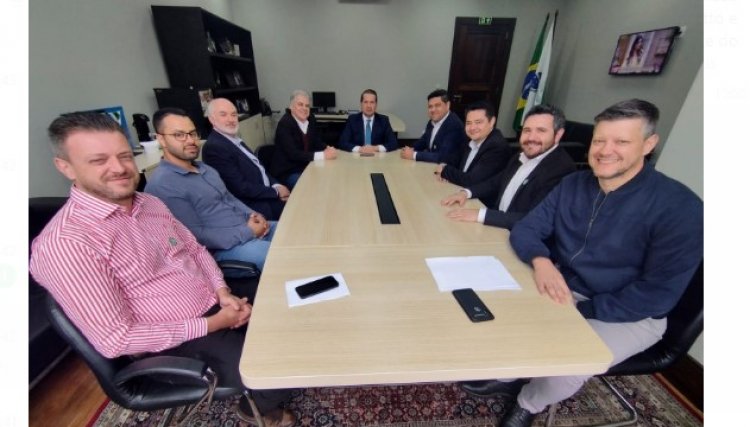 Deputado Micheletto discute demandas com diretor-geral da Secretaria de Saúde