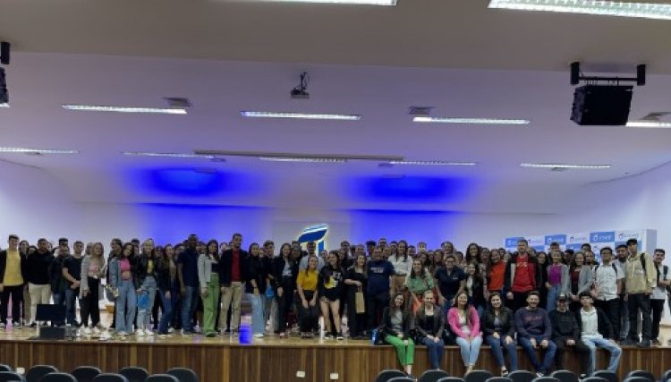 Semana de Negócios da Univel transforma ambiente universitário em um espaço de debate e visão de mercado
