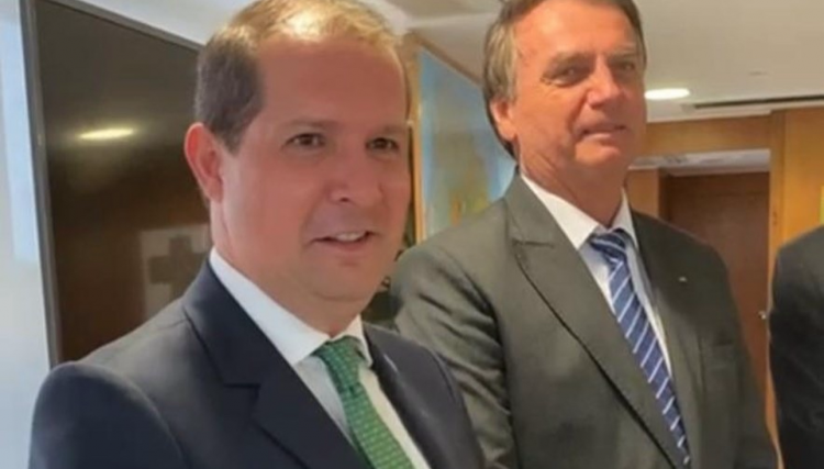 Micheletto preside sessão solene em homenagem a Bolsonaro