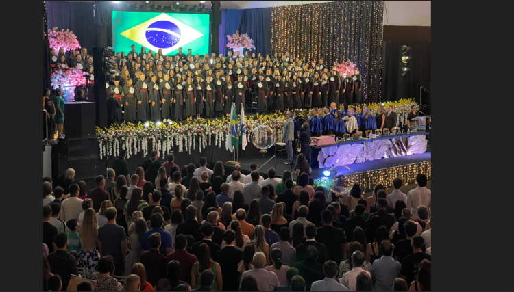 Centro Universitário Univel celebra conquistas e sonhos realizados em noites de colação de grau