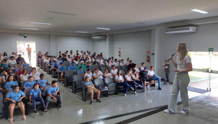 Palestras abordam assuntos importantes para crianças e adolescentes em Cafelândia
