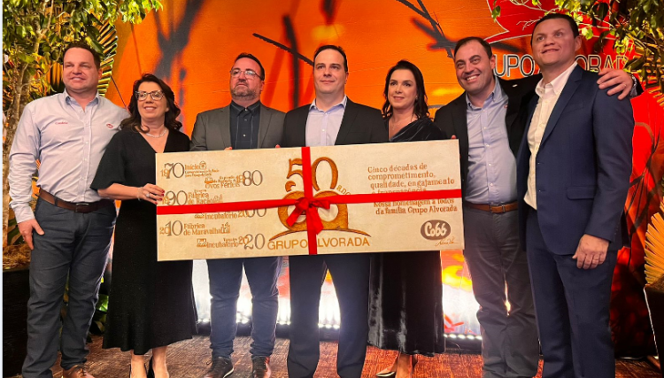 Cobb-Vantress celebra 50 anos do Grupo Alvorada com homenagem