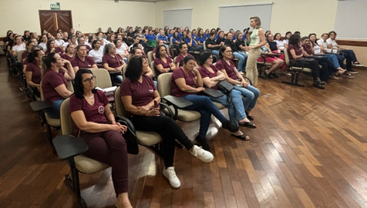 Grupos Femininos da Copacol participam de curso sobre desenvolvimento pessoal